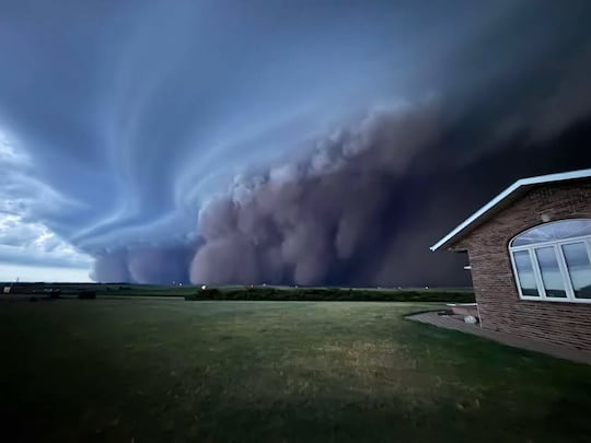 Shelf cloud and dust/dirt being picked up by near 100 mph winds east of Garrison June 7