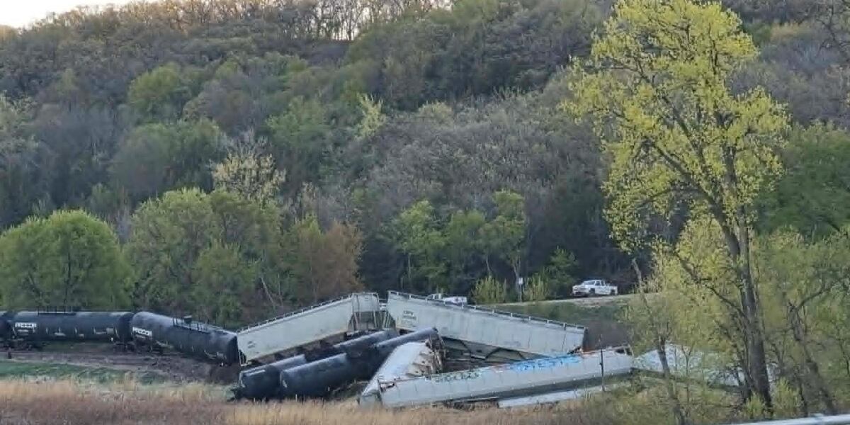 Train derailment near Henderson, Minnesota