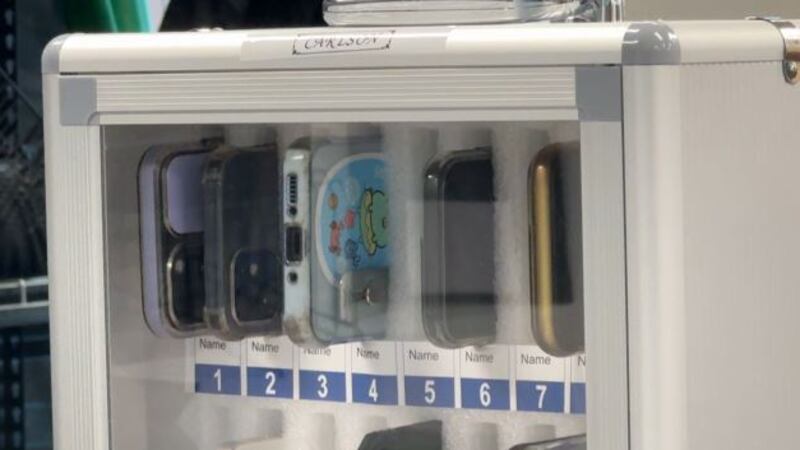 Legislature to hash out final bill prohibiting cell phones in schools