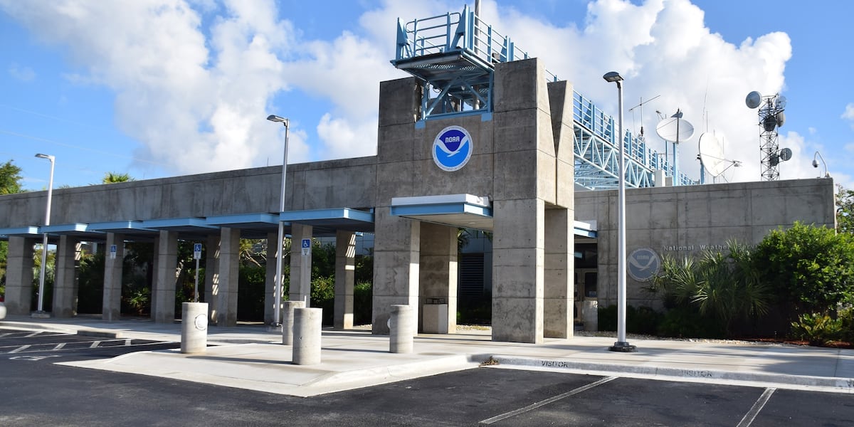 How the National Hurricane Center forecasts the track, intensity and ...