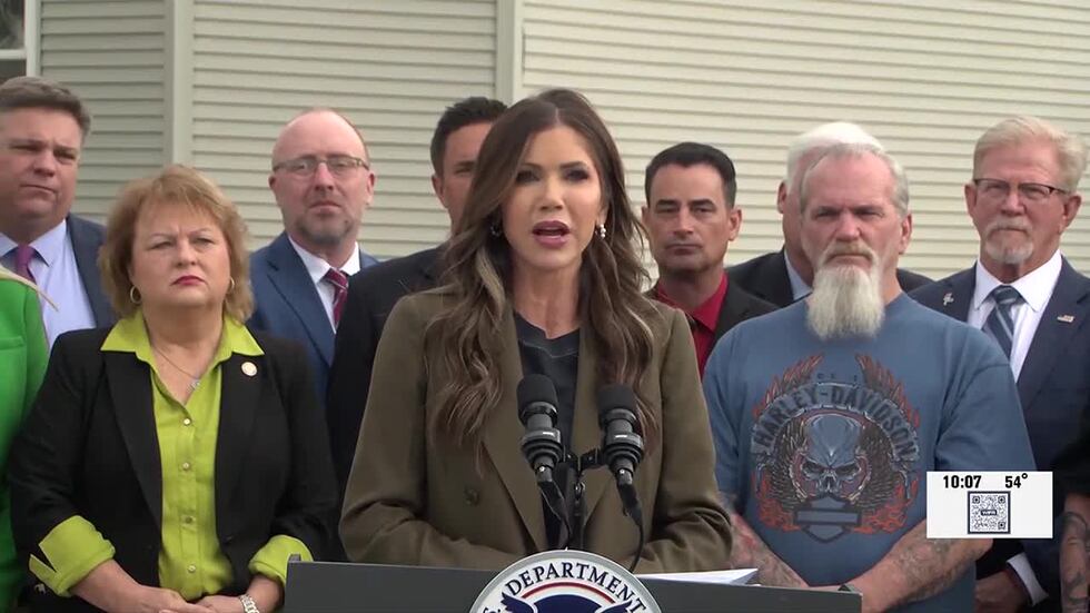 DHS Secretary Kristi Noem’s Illinois stop on immigration laws called ‘publicity stunt’