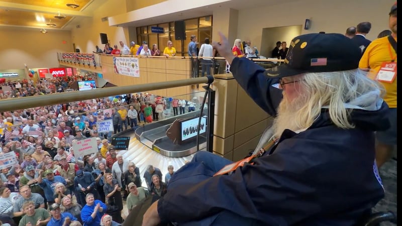 Hundreds welcome veterans home from Western ND Honor flight